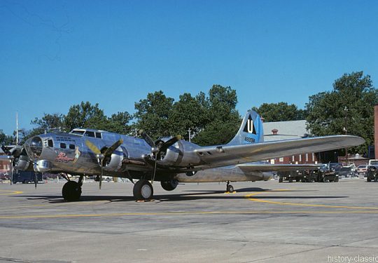 USAF United States Air Force Boeing B-17G Flying Fortress