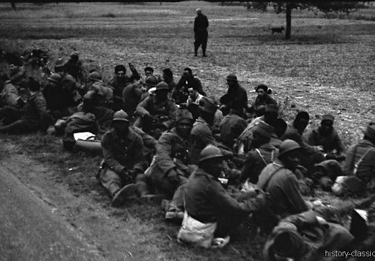 2. Weltkrieg Französische Soldaten in deutscher (Wehrmacht) Kriegsgefangenschaft / French Soldiers as POW