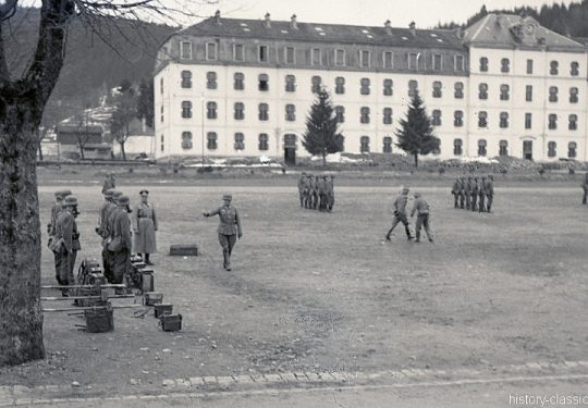 Wehrmacht Heer Ausbildung mit Gasmasken - German Army Training / Military School with Gas Mask