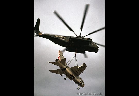 USMC United States Marine Corps Sikorsky CH-53D Sea Stallion & US NAVY / United States Navy Ling-Temco-Vought LTV A-7 Corsair II