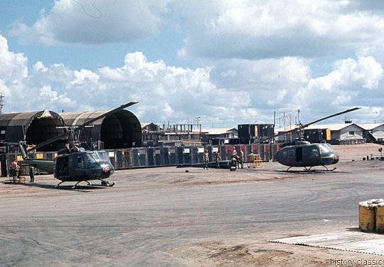 US ARMY / United States Army  BELL UH-1D - USA Vietnam-Krieg / Vietnam War - 935TH MED DET K O Vietnam