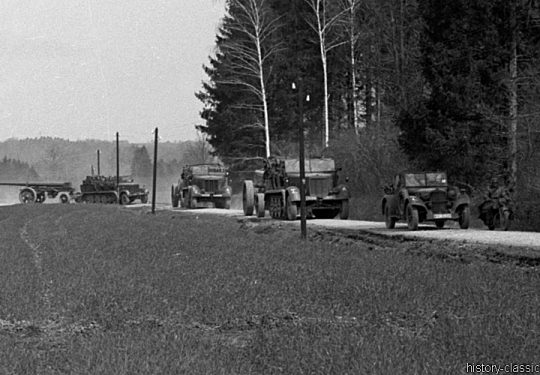 Wehrmacht Heer Sd.Kfz 7 Halbkettenfahrzeug / Mittlerer Zugkraftwagen 8 t & Feldkanone K39 15cm