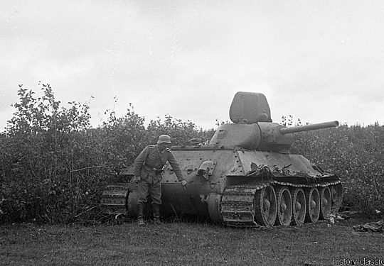 2. Weltkrieg Sowjetarmee / Rote Armee – Ostfront - Mittlerer Panzer T-34/76 1941