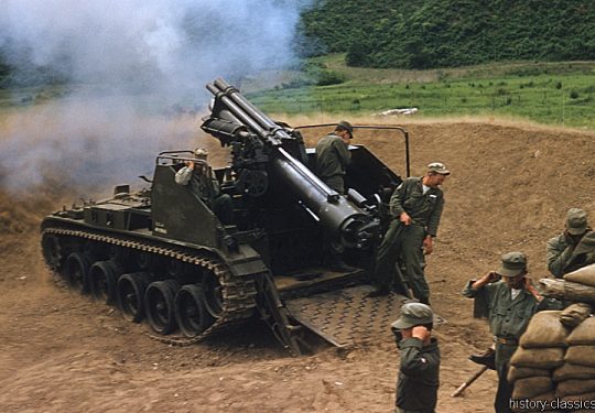 USA Korea-Krieg / Korean War -Selbstfahrgeschütz (Selbstfahrlafette) M41 155 mm / Howitzer Motor Carriage HMC M41 6.1 Inch