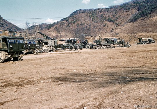 US ARMY / United States Army High-Speed Tractor M4 & Schwere Feldhaubitze M115 203mm / Heavy Howitzer M115 8 Inch - Korea-Krieg / Korea War - 17th Field Artillery Regiment