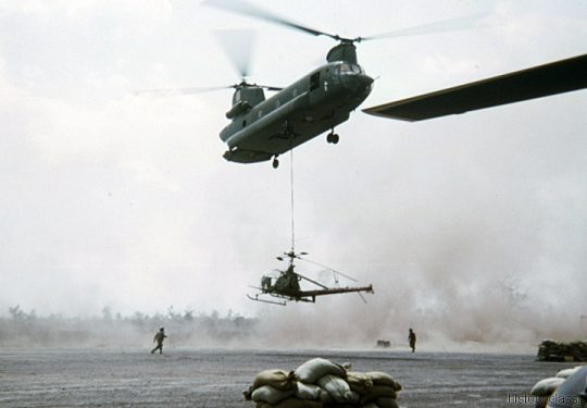 USA Vietnam-Krieg / Vietnam War - Bearcat Base - Boeing CH-47 Chinook & Hiller H-23 Raven