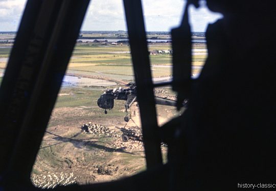 US ARMY / United States Army  Sikorsky CH-54A Tarhe / S-64 Skycrane - USA Vietnam-Krieg / Vietnam War 
