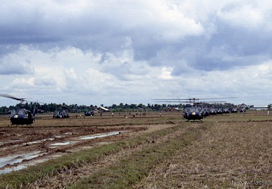 USA Vietnam-Krieg / Vietnam War - Bearcat Base - Bell UH-1D