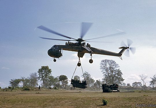 USA Vietnam-Krieg / Vietnam War - US ARMY / United States Army - Engineer Brigade & Sikorsky CH-54 Tarhe / S-64 Skycrane