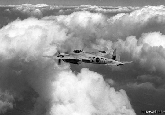 ROYAL AIR FORCE de Havilland DH.98 Mosquito T Mk III - VT589