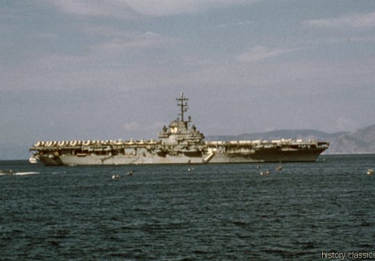 US NAVY / United States Navy Flugzeugträger Essex-Klasse / Aircraft Carrier Essex-Class - USS Lake Champlain CV-39