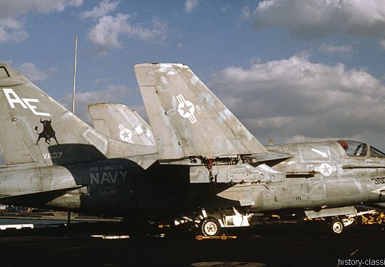 US NAVY / United States Navy Ling-Temco-Vought LTV A-7E Corsair II