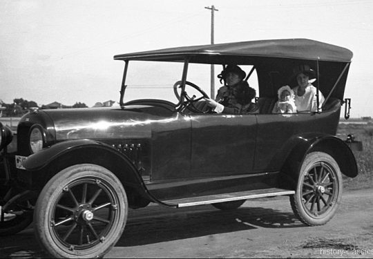 1915 Jeffery Chesterfield Six Touring