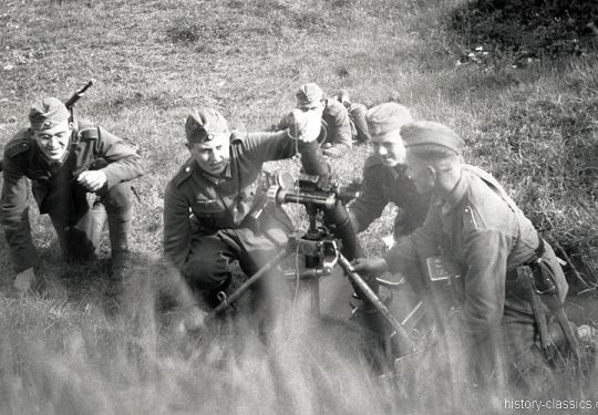 Wehrmacht Heer Ausbildung mit Granatwerfer GrW 34 8,14 cm / 81 mm - German Army Training / Military School with Mortar 81mm