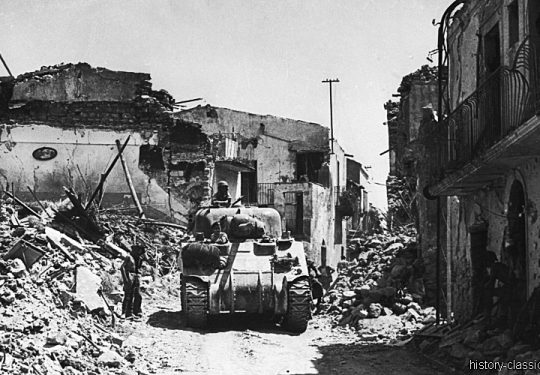 2. Weltkrieg Kanada Europa – Kanadische Armee / Canadian Army Armée Canadienne - Invasion Sizilien 10. Juli 1943 / Invasion Sicily 10th July 1943 Panzer Sherman III / Tank Mk III 