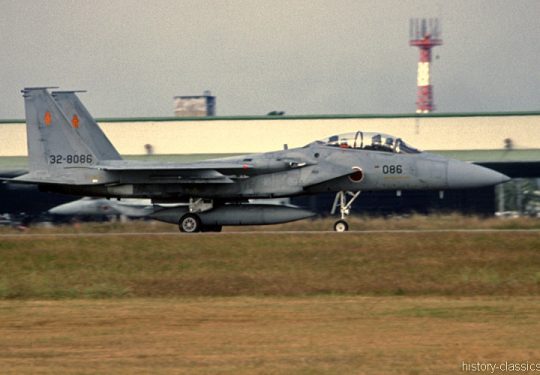 Japanische Luftwaffe JASDF Mitsubishi F-15DJ Eagle