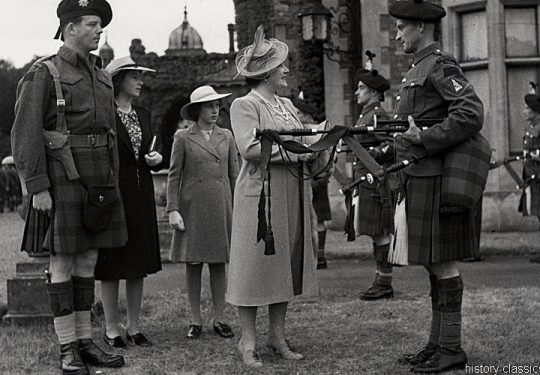 2. Weltkrieg Kanada Europa THE IRISH REGIMENT OF CANADA – Visit from Queen Elizabeth at Sandringham Castle in August 1943