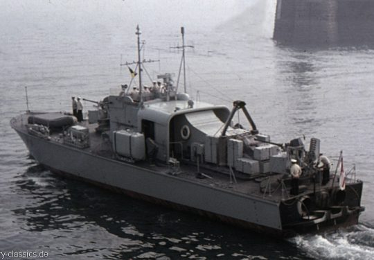 ROYAL NAVY Schnellboot / Fast Patrol Boat / Fast Attack Craft - Brave-Class - H.M.S. Brave Swordsman P1012
