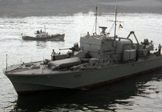 ROYAL NAVY Schnellboot / Fast Patrol Boat / Fast Attack Craft - Brave-Class - H.M.S. Brave Swordsman P1012