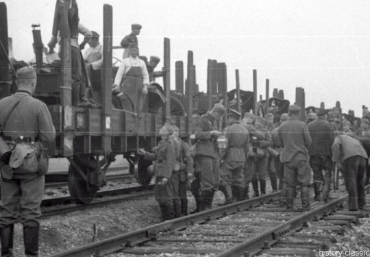 Deutsche Reichsbahn / Wehrmacht - Militärtransporte - Leichte Feldhaubitze leFH 18 10,5 cm