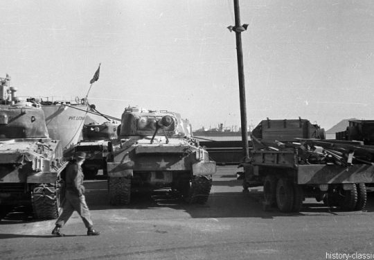 US ARMY in Süd Korea 1955 Hafen Pusan Panzer M4A3 Sherman - US Army in the Republic of Korea (ROK) / South Korea 1955 Pusan Harbour Panzer M4A3 Sherman