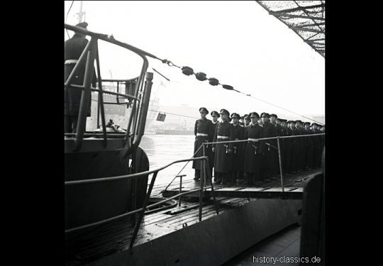 Wehrmacht Kriegsmarine U-Boot des Typs VII C - Indienststellung U 245
