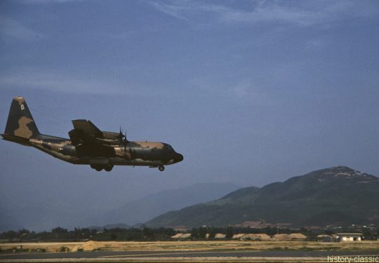 USA Vietnam-Krieg / Vietnam War - Air Base Da Nang - USAF United States Air Force Lockheed C-130A Hercules