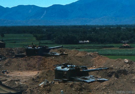 USMC United States Marine Corps Panzerhaubitze M55 203 mm / Self-Propelled Howitzer SPH M55 8 Inch - USA Vietnam-Krieg / Vietnam War - Hill 65