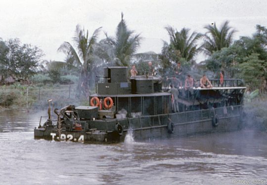 USA Vietnam-Krieg / Vietnam War - ATC(H) Armored Troop Carrier Helicopter / Tango-Boat