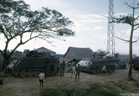 Süd Vietnam Heer / Army of the Republic of Vietnam Armored Personnel Carrier ACP M113 and Armored Personnel Carrier ACP M113 with M74 Twin-MG
