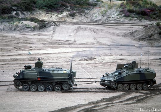 BRITISH ARMY Truppentransportpanzer Bulldog / Armoured Personnel Carrier APC Bulldog