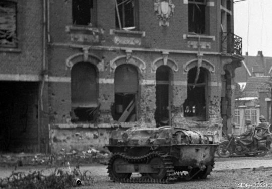 2. Weltkrieg Wehrmacht Europa – Einmarsch und Besetzung Frankreich - Transportpanzer und Artillerieschlepper Beutefahrzeug (Frankreich) Renault UE Chenillette