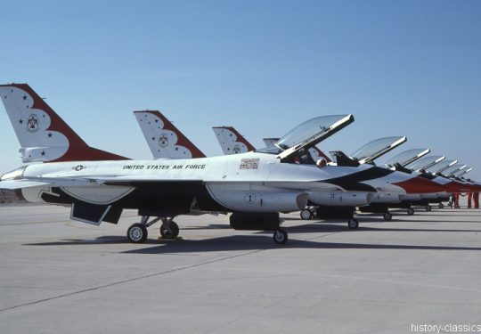 USAF United States Air Force General Dynamics F-16A - Thunderbirds