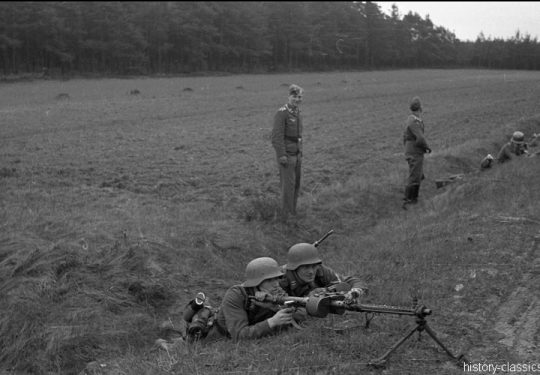 Wehrmacht Heer Ausbildung mit leichten Maschinengewehr MG 34 - German Army Training / Military School with Machine Gun MG34