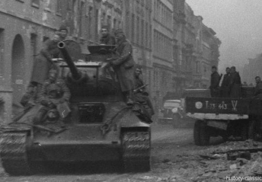2. Weltkrieg Sowjetarmee / Rote Armee – Kampf und Schlacht um Berlin 29.04.1945 / 29. April 1945 - T-34/85
