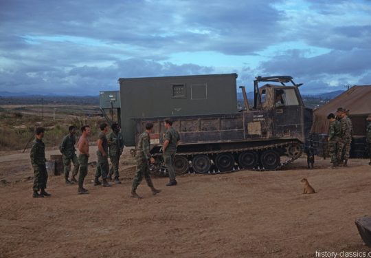 US ARMY / United States Army Raupentransportwagen (Nachschubtransportpanzer) / Tracked Cargo Carrier M548 - Vietnam-Krieg / Vietmam War