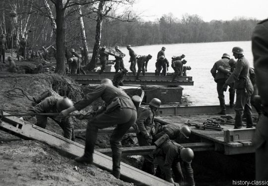 Wehrmacht Ausbildung der Brückenpioniere / Brückenbau