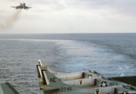 US NAVY / United States Navy McDonnell Douglas F-4B Phantom II - USS America CV-66