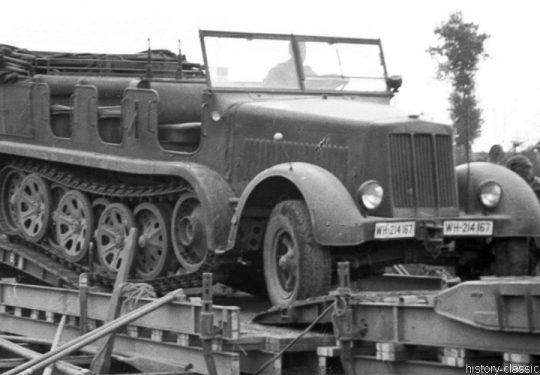 Wehrmacht Ausbildung der Brückenpioniere / Brückenbau mit Sd.Kfz 7 Halbkettenfahrzeug / Mittlerer Zugkraftwagen 8 t
