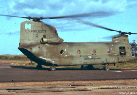 USA Vietnam-Krieg / Vietnam War - 12th Evacuation Hospital Cu Chi  - Helipad with Boeing CH-47 Chinook