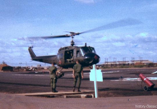 USA Vietnam-Krieg / Vietnam War - 24th Evacuation Hospital Long Binh - US ARMY / United States Army  Bell UH-1D