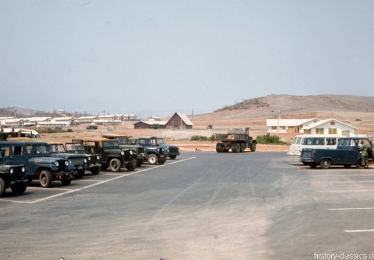 US ARMY / United States Army Geländewagen / Jeep Willys-Overland M38 mit Geländewagen / Jeep Ford M151 MUTT