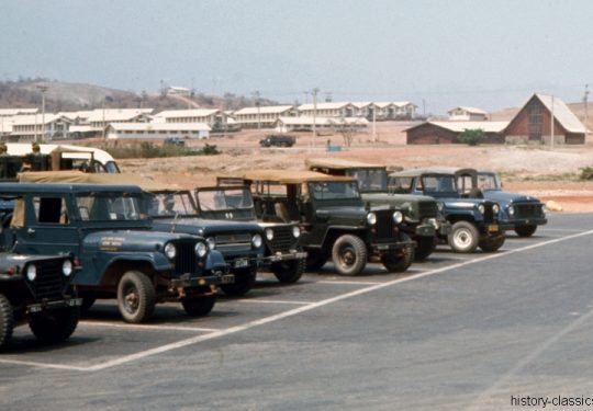 US ARMY / United States Army Geländewagen / Jeep Willys-Overland M38 mit Geländewagen / Jeep Ford M151 MUTT - 
