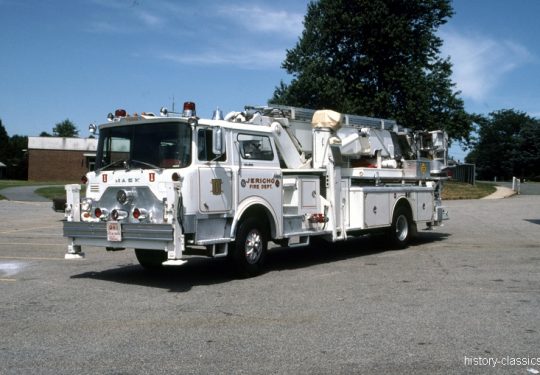 USA US-Fire Truck MACK CF Model Baker 75 Foot Tower Ladder