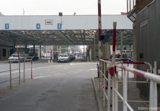 Ehemaliger Grenzübergang Berlin Friedrichstraße - 1990