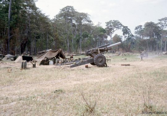 US ARMY / United States Army Schwere Feldhaubitze M114 - M1 155 mm / Heavy Howitzer M114 - M1 6.1 Inch