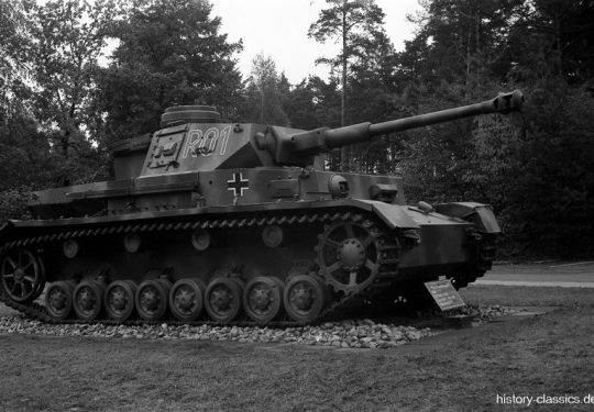 Wehrmacht Heer Panzerkampfwagen IV PzKpfw IV Panzer IV Ausf. H - Befehlspanzer R01