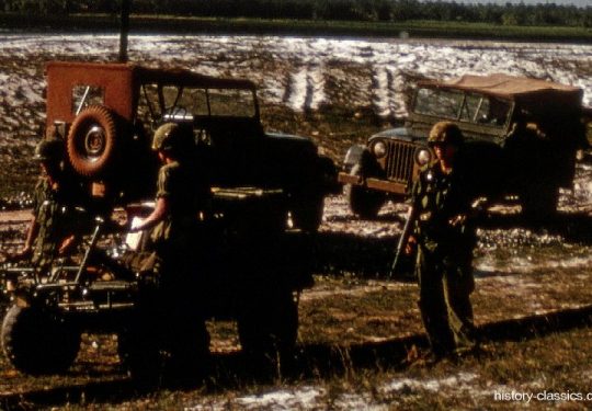 USMC United States Marine Corps Geländewagen / Jeep Willys-Overland M38 & Mule M274 - Vietnam-Krieg / Vietnam War 