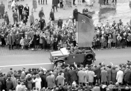 Nationale Volksarmee NVA Geländewagen IFA P3 - Militärparade Ost-Berlin 1965 Frankfurter Tor / Military parade East-Berlin 1965